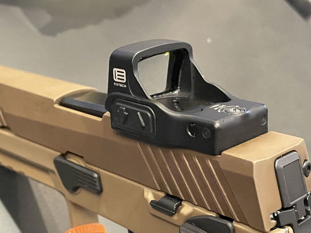 Shot Show Eotech Now Making An Actual Red Dot Sight The New Eflx