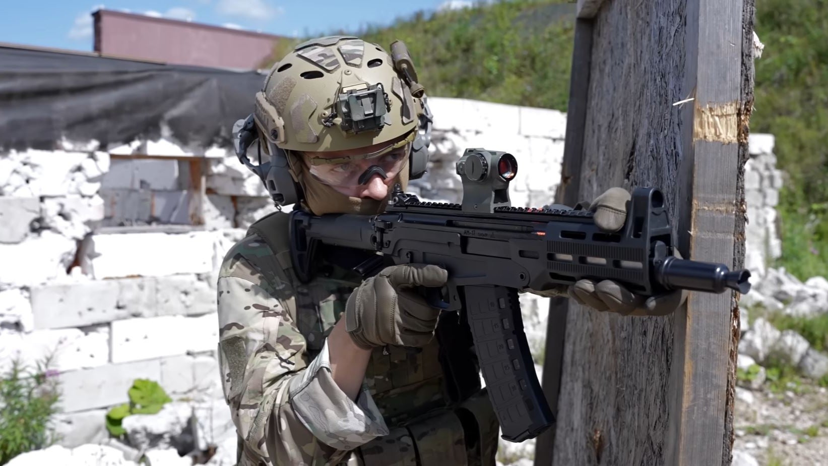 Russia's Rosoboronexport Introduces the AM-17 Compact Assault Rifle