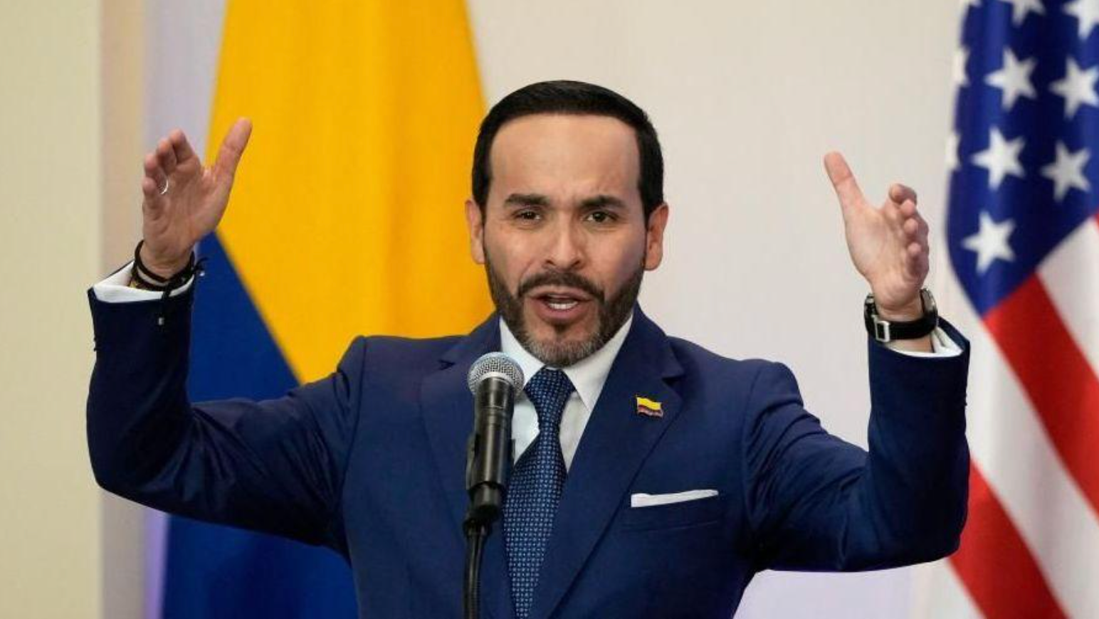 Colombian President Abelardo de la Espriella announcing changes to firearm carry permits